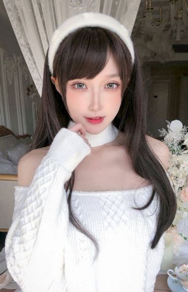 欧美高跟踩踏_DVD电影完整版在线观看